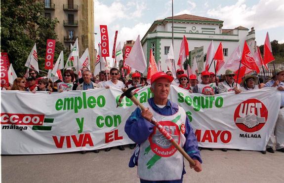 Trade unions lead a 1 May march in Malaga in 2001.