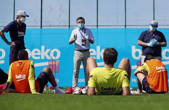 The Barcelona players take a break from training this week. 