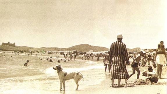 Enjoying the beach in Fuengirola in the 1950s.