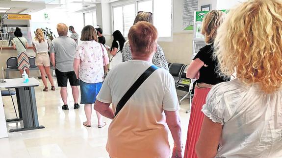Queues at the Alameda-Perchel health centre in Malaga city. 