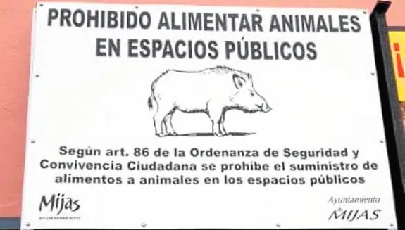 One of the signs warning that feeding wild animals is prohibited in Mijas. 