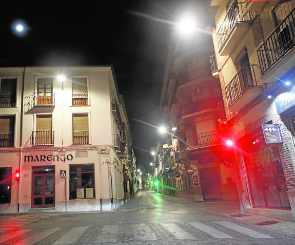 Closed businesses and empty streets in Antequera after curfew this week.