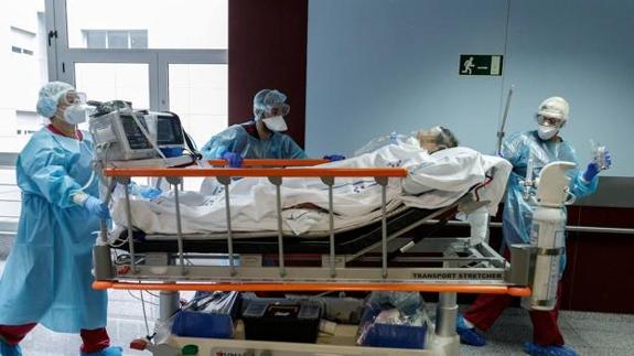 New Covid-19 cases and related deaths fall in Andalucía