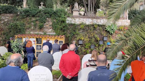 Tribute paid at English Cemetery to playwright on second anniversary of his death