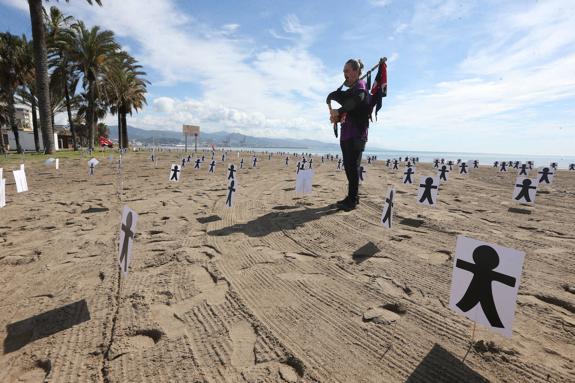 A piper took part in the tribute. 