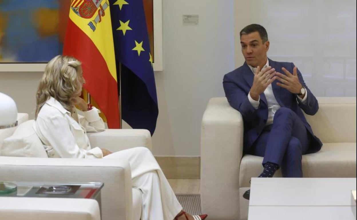 Pedro Sánchez se réune con Yolanda Díaz en Moncloa.