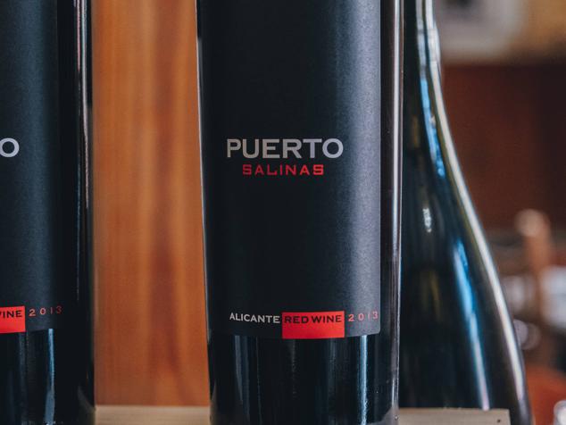 Vino tinto alicantino Puerto Salinas
