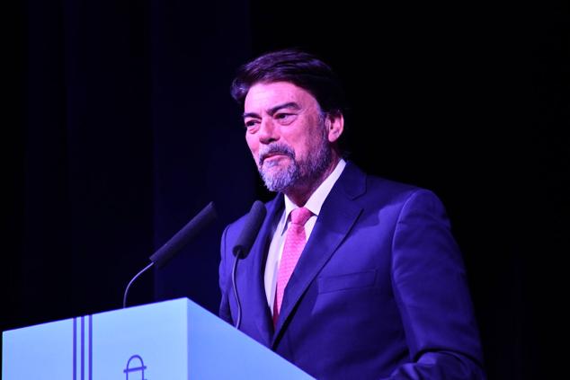 Luis Barcala durante el discurso inaugural de la gala
