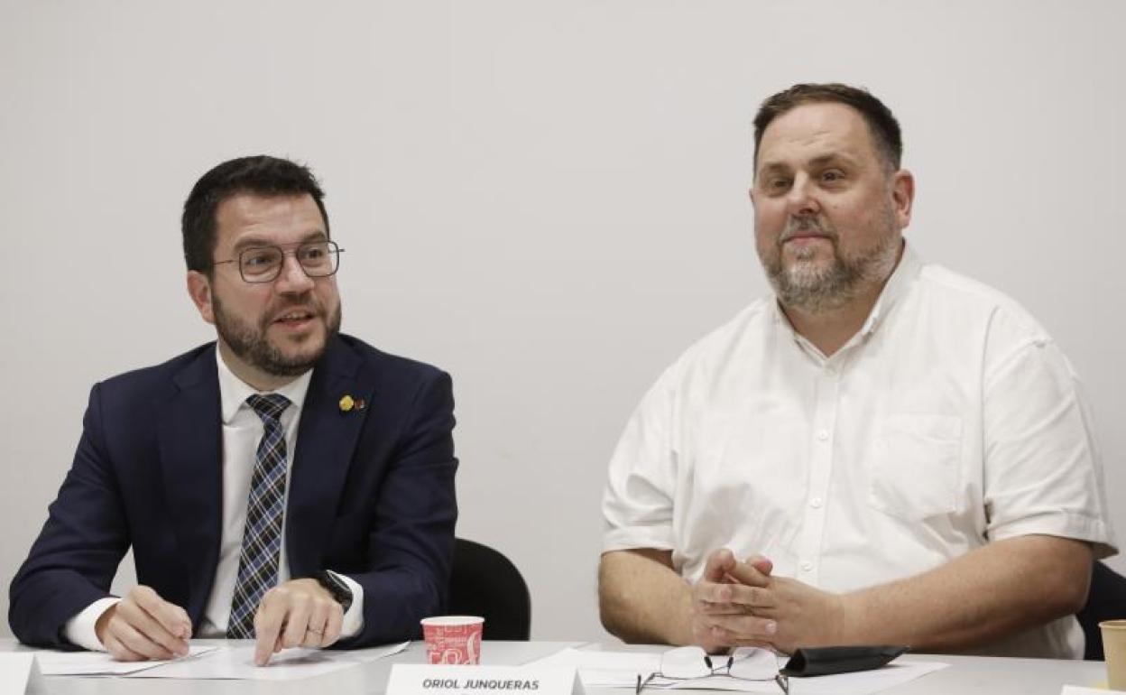 La nueva dirección de ERC, encabezada por Pere Aragonès (i), y Oriol Junqueras (d).