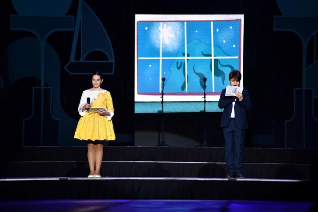 Los presentadores de la gala, Telma García y Sergio Campos.
