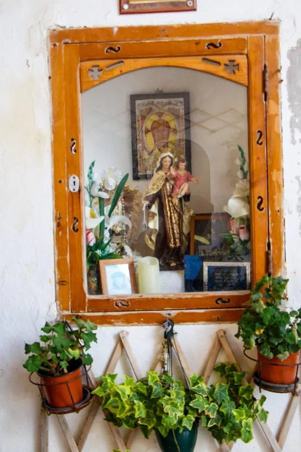 Un altar improvisado por los vecinos de Tabarca.