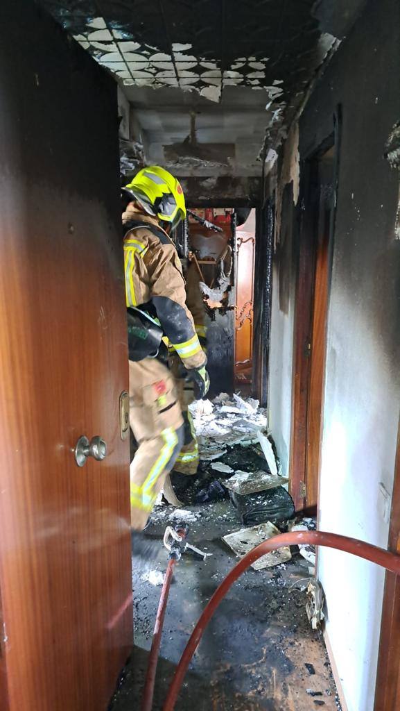 Tres heridos en un incendio en Alicante
