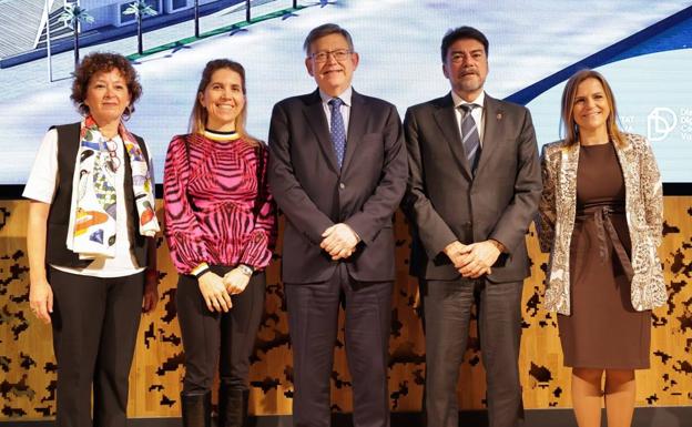 La consellera Josefina Buena; Nuria Oliver; Ximo Puig; Luis Barcala y la delegada en la Comunitat, Pilar Bernabé. 