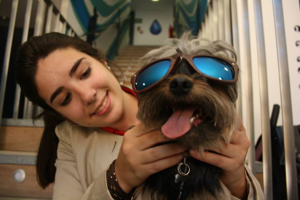 Una campaña del ayuntamiento repartirá bolsas y botellas para fomentar la limpieza. 