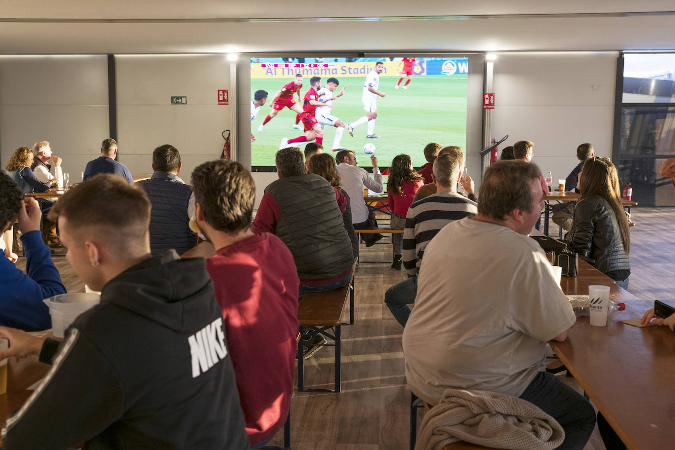 Alicante vibra con la histórica goleada de la Roja en el Mundial