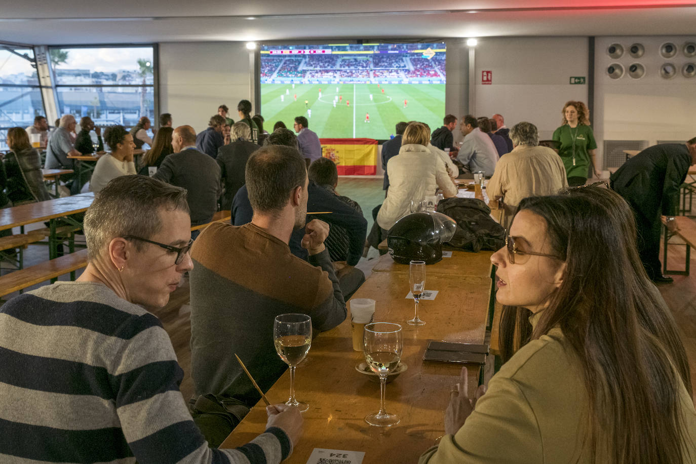 Alicante vibra con la histórica goleada de la Roja en el Mundial