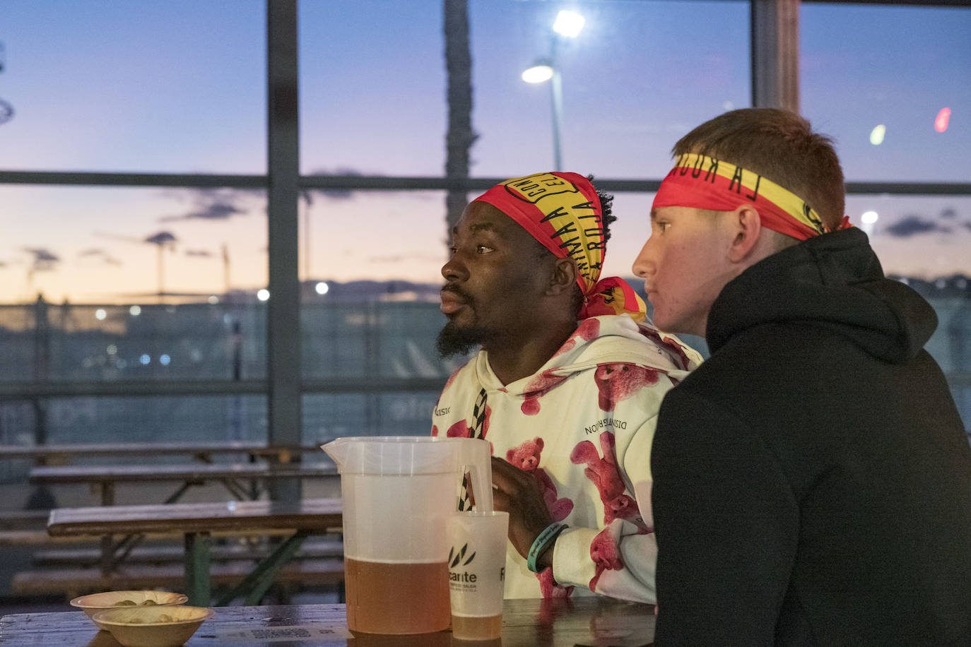 Alicante vibra con la histórica goleada de la Roja en el Mundial