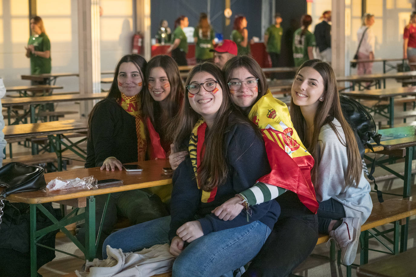 Alicante vibra con la histórica goleada de la Roja en el Mundial
