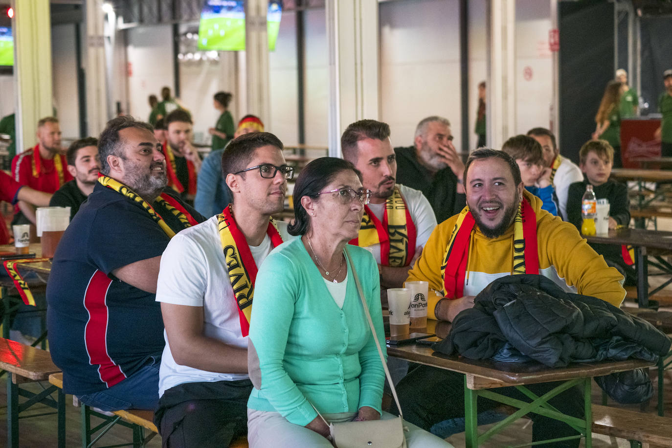Alicante vibra con la histórica goleada de la Roja en el Mundial