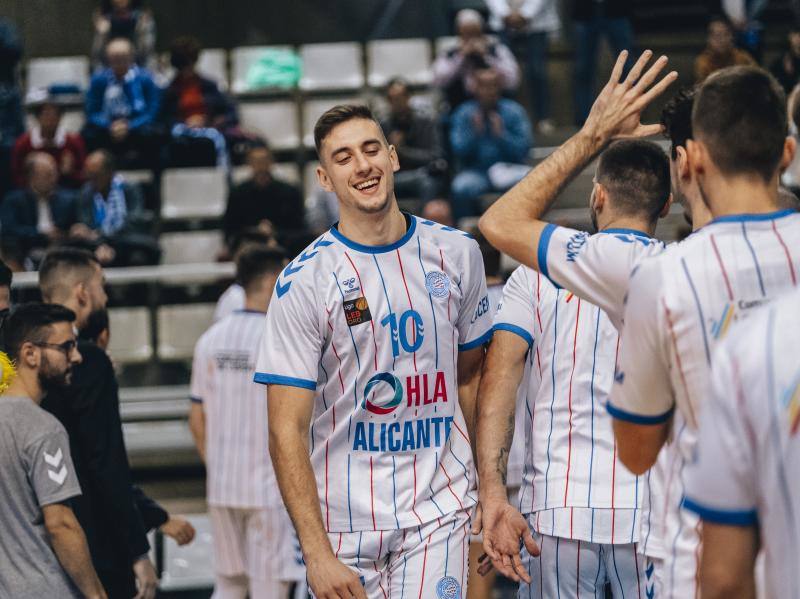 Fotos: Remontada del HLA Alicante ante el histórico Estudiantes