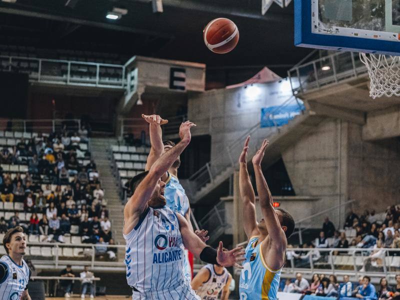 Fotos: Remontada del HLA Alicante ante el histórico Estudiantes