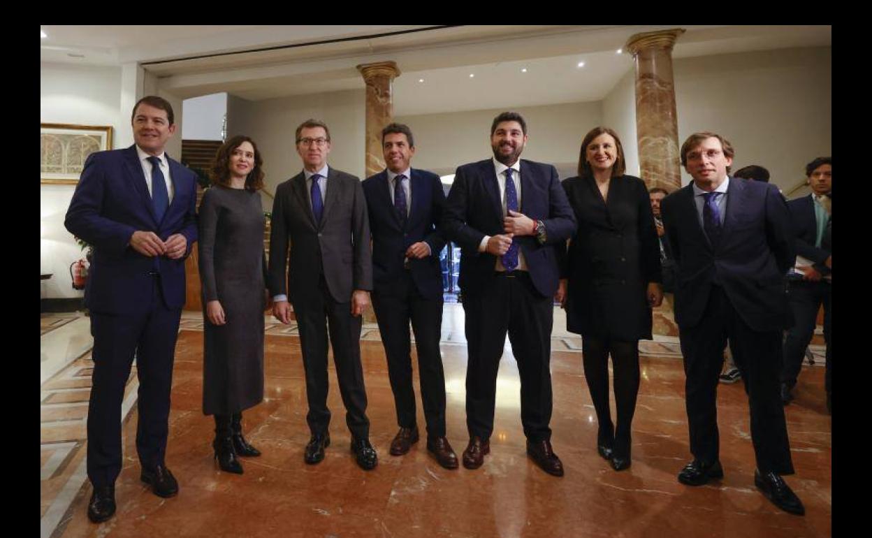 Carlos Mazón, en Madrid, acompañado de la plana mayor del partido, desde el presidente Núñez Feijóo hasta los presidentes de Madrid (Isabel Díaz Ayuso), Castilla y León (Alfonso Mañueco) y Región de Murcia (Fernando López Miras), además del alcalde de Madrid, José Luis Martínez-Almeida.