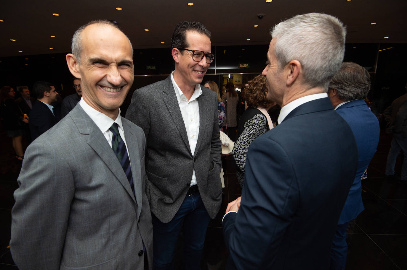 Fotos: Gran acogida institucional a la puesta de largo de TodoAlicante