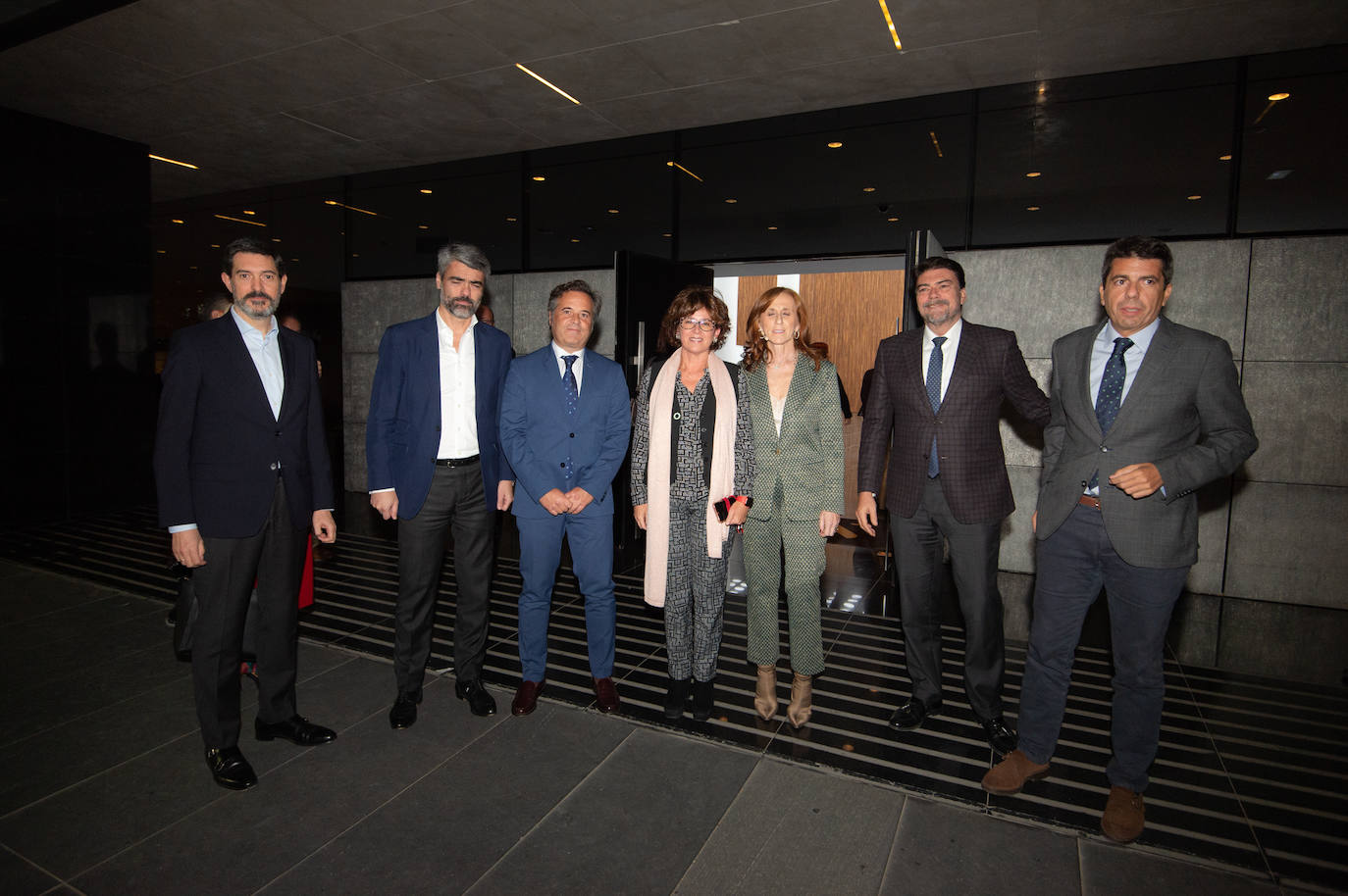 Fotos: Gran acogida institucional a la puesta de largo de TodoAlicante