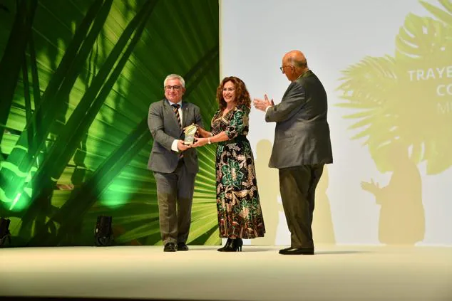 Antonio Manresa y Dolores Padilla recogen el galardón del Teatro Principal de Alicante