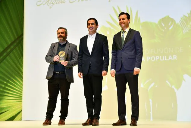 Toni Francés y Raúl Llopis recogen el premio del Belén de Tirisiti