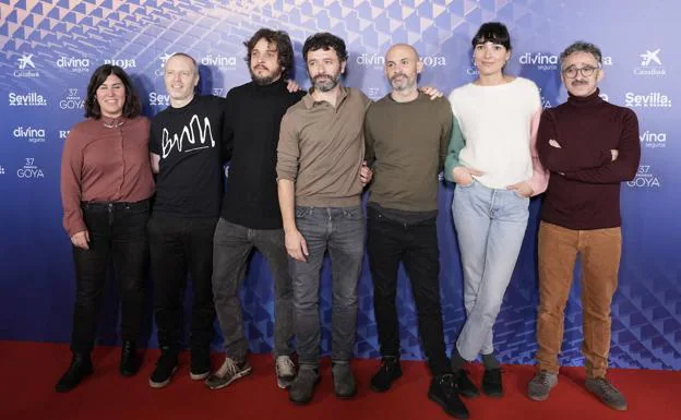 El equipo de 'As bestas' con Rodrigo Sorogoyen al frente en la Academia del Cine Español.