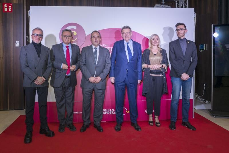 Asistentes a la Noche de la Economía Alicantina en el vino de honor posterior. 