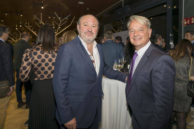 Asistentes a la Noche de la Economía Alicantina en el vino de honor posterior. 