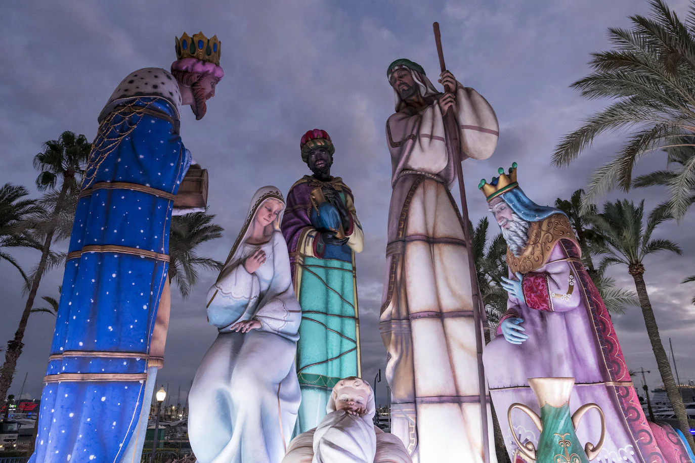 Fotos: Los Reyes Magos se incorporan al belén más grande del mundo en Alicante