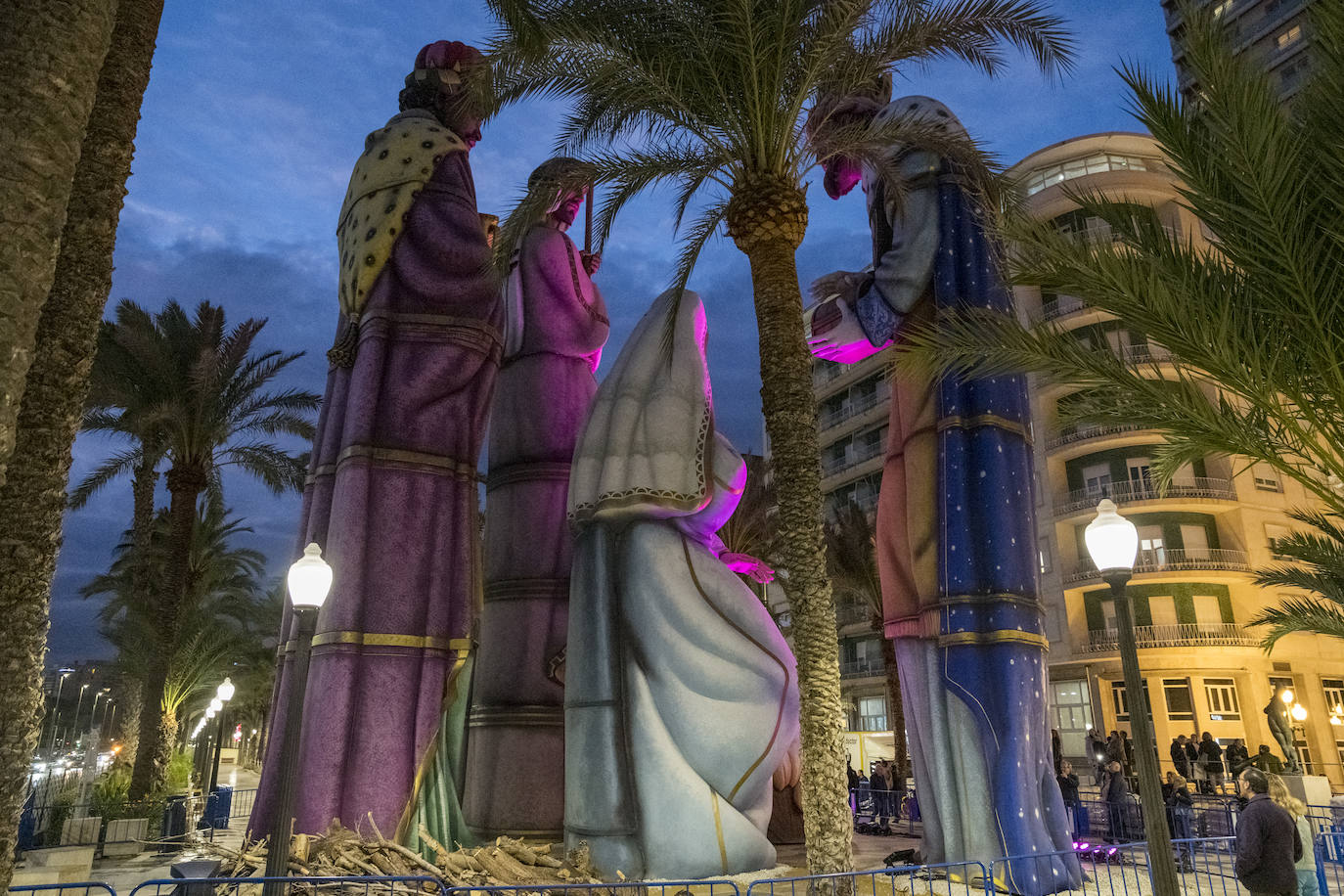 Fotos: Los Reyes Magos se incorporan al belén más grande del mundo en Alicante