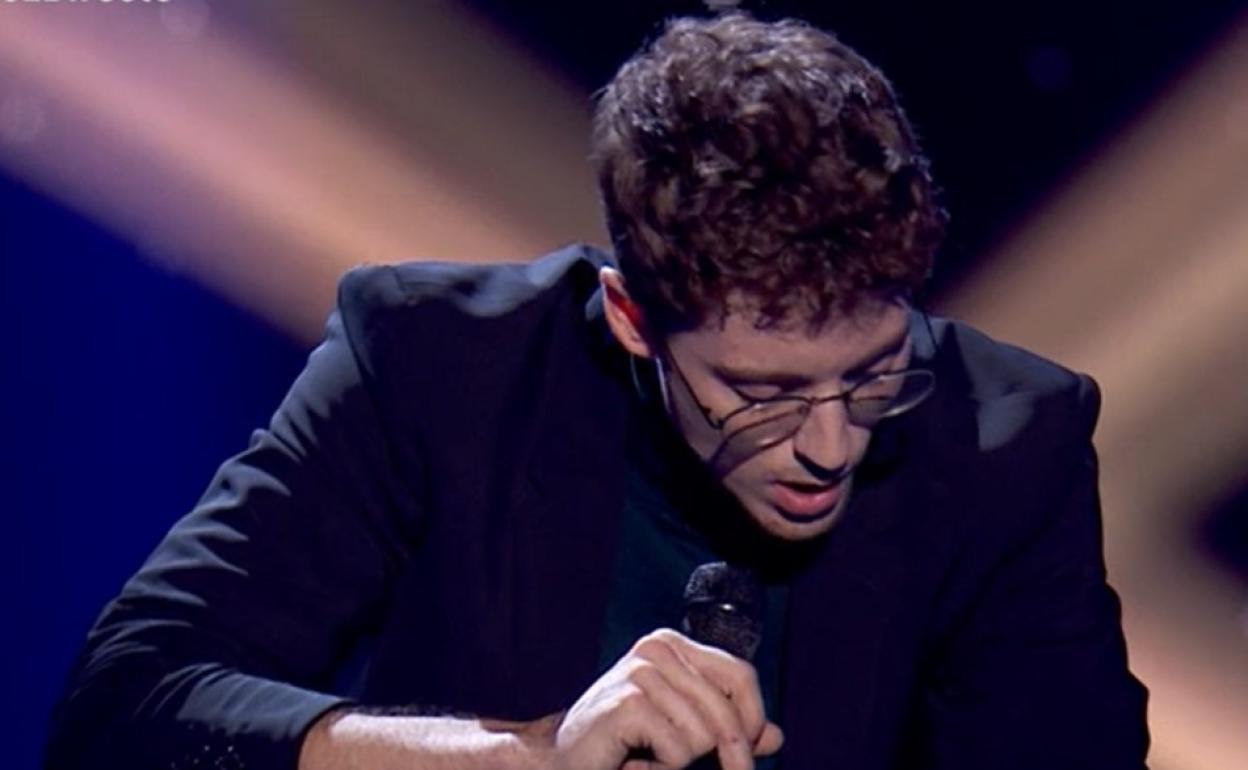 Santacruz interpretando en los directos de La Voz. 