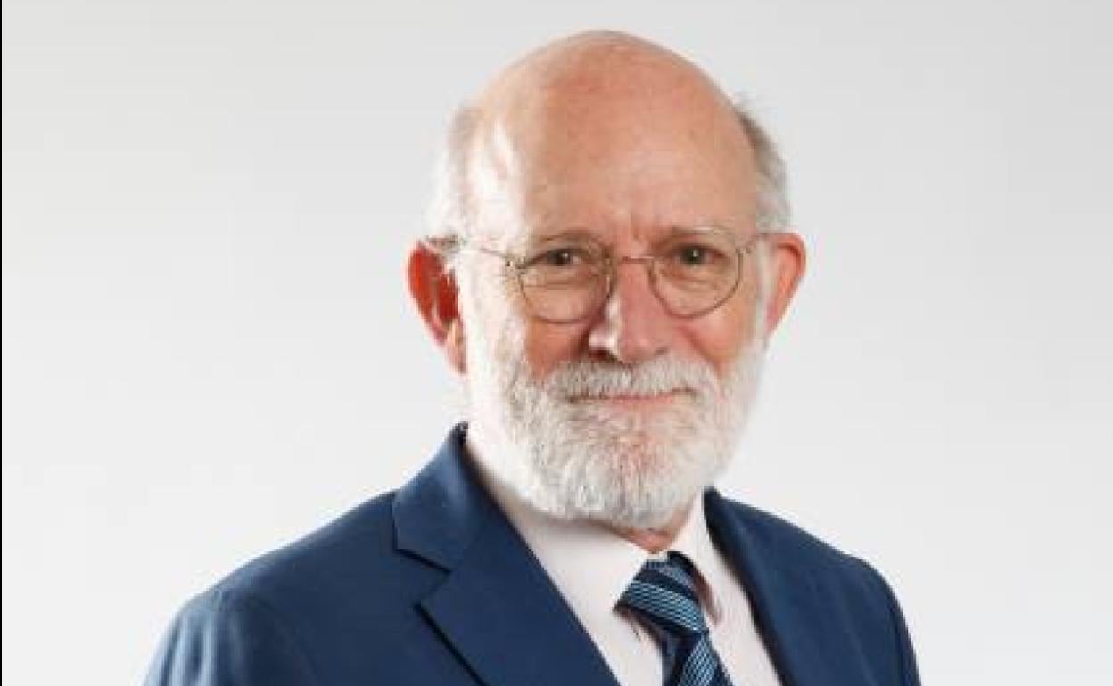 El profesor y catedrático de la UA, Manuel Desantes.