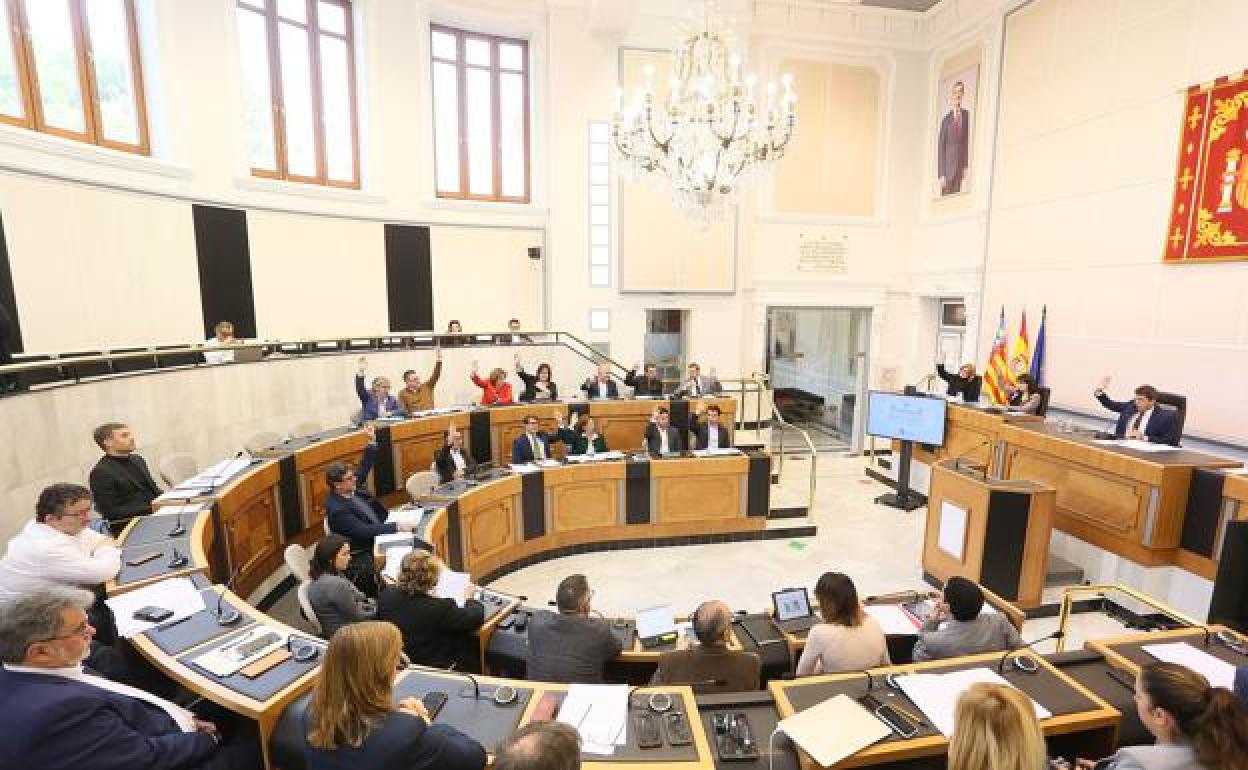 Votación en el Pleno ordinario de diciembre de la Diputación Provincial de Alicante.