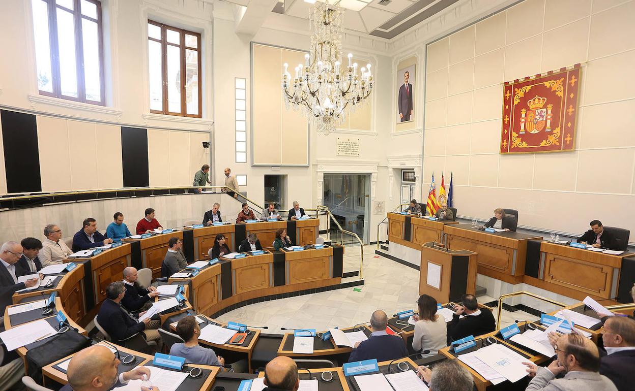 La Mesa Provincial del Agua, reunida en la Diputación Provincial este jueves.