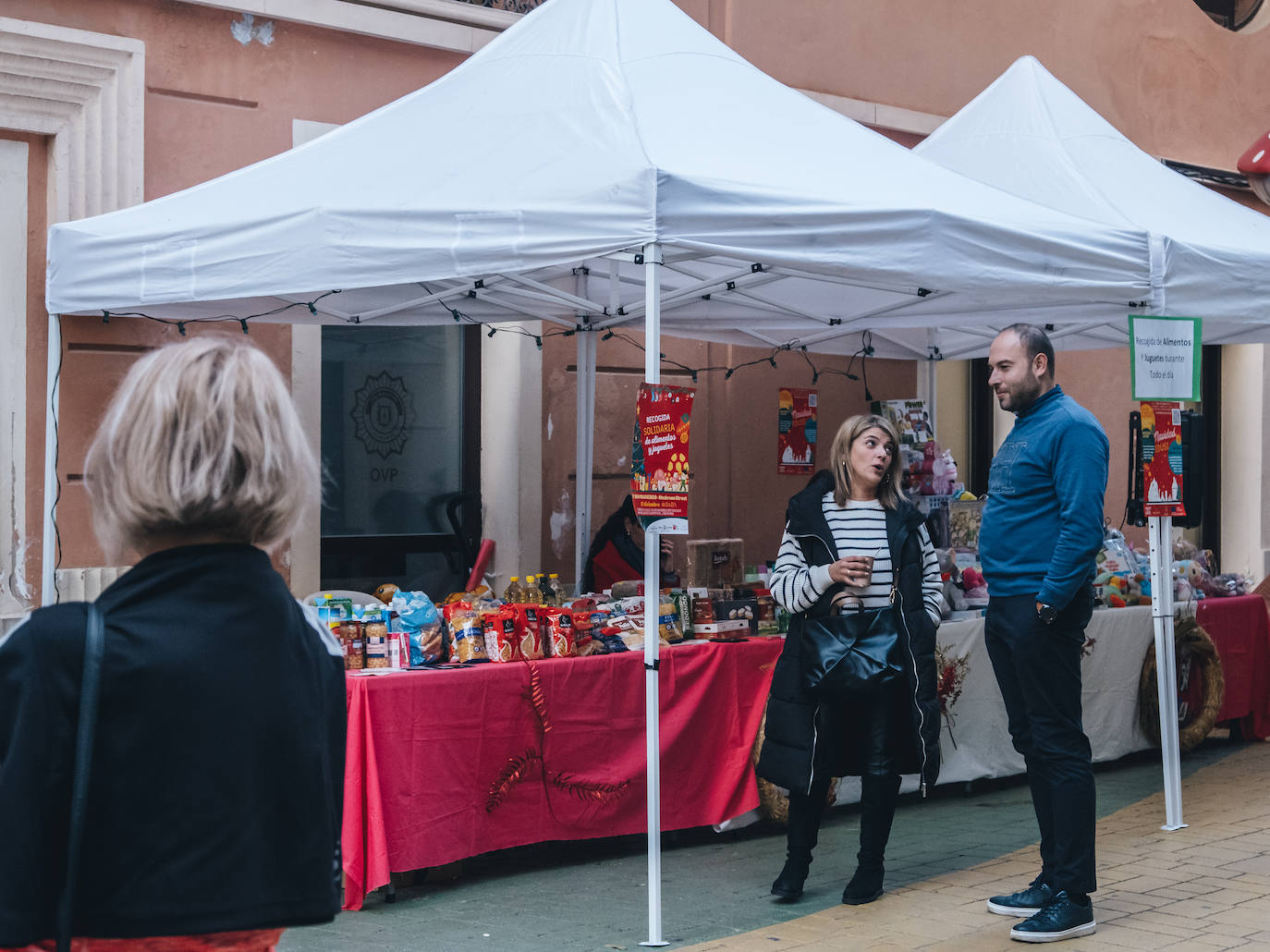 Fotos: Solidaridad y espíritu navideño en la &#039;Calle de las Setas&#039;