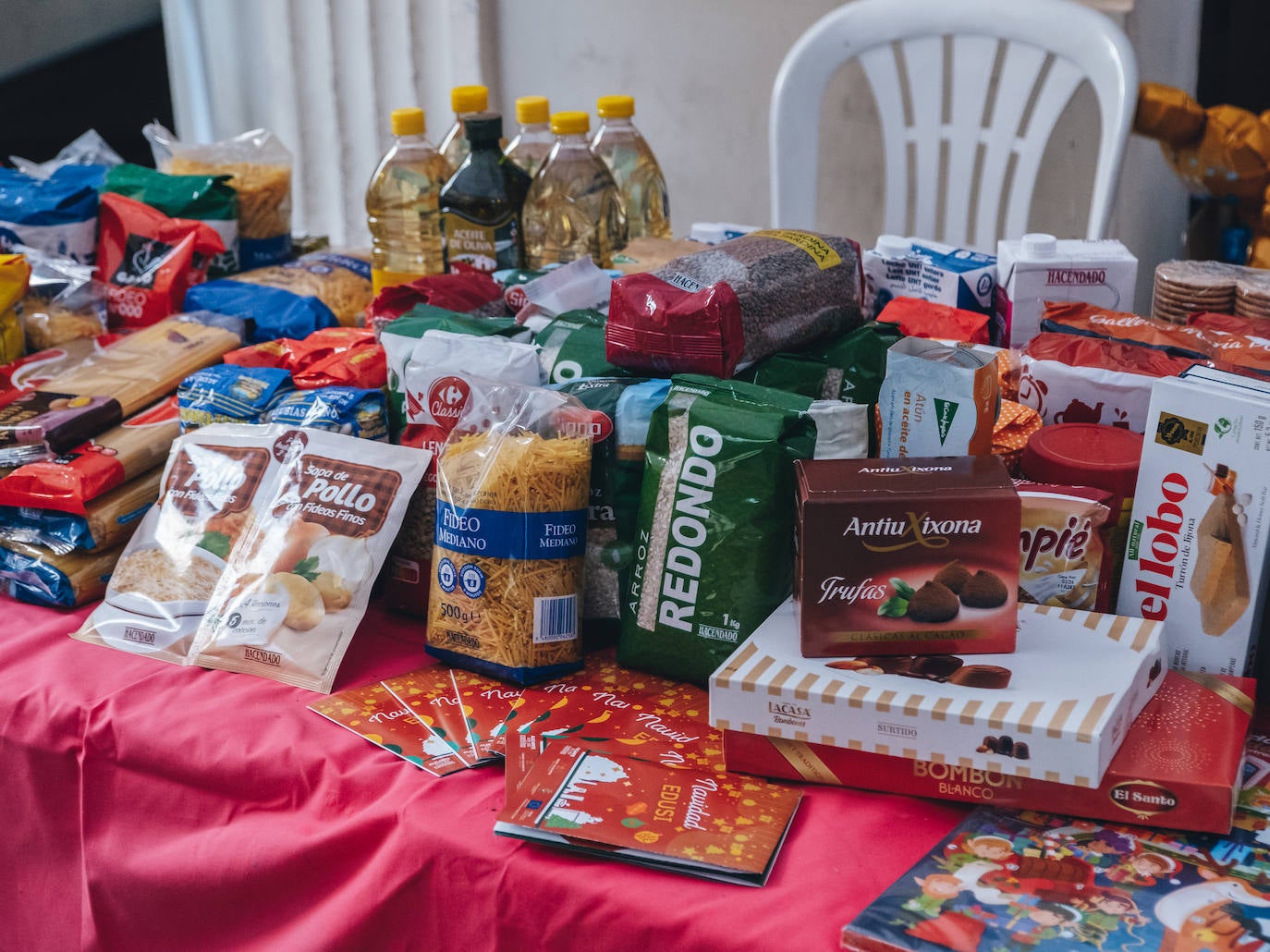 Fotos: Solidaridad y espíritu navideño en la &#039;Calle de las Setas&#039;