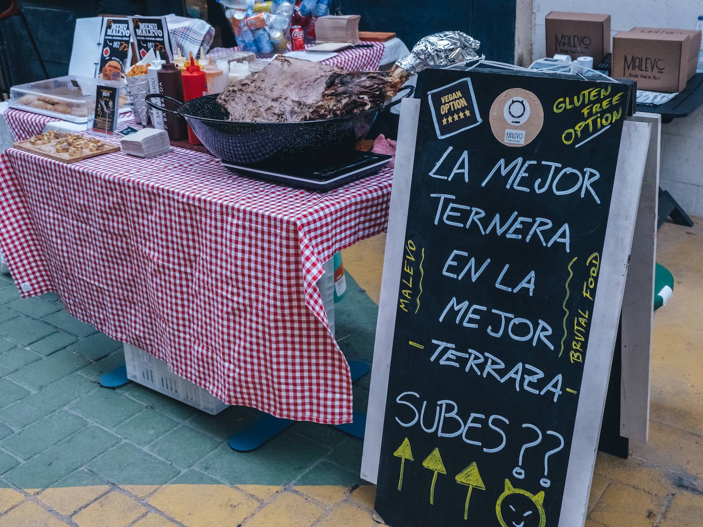 Fotos: Solidaridad y espíritu navideño en la &#039;Calle de las Setas&#039;