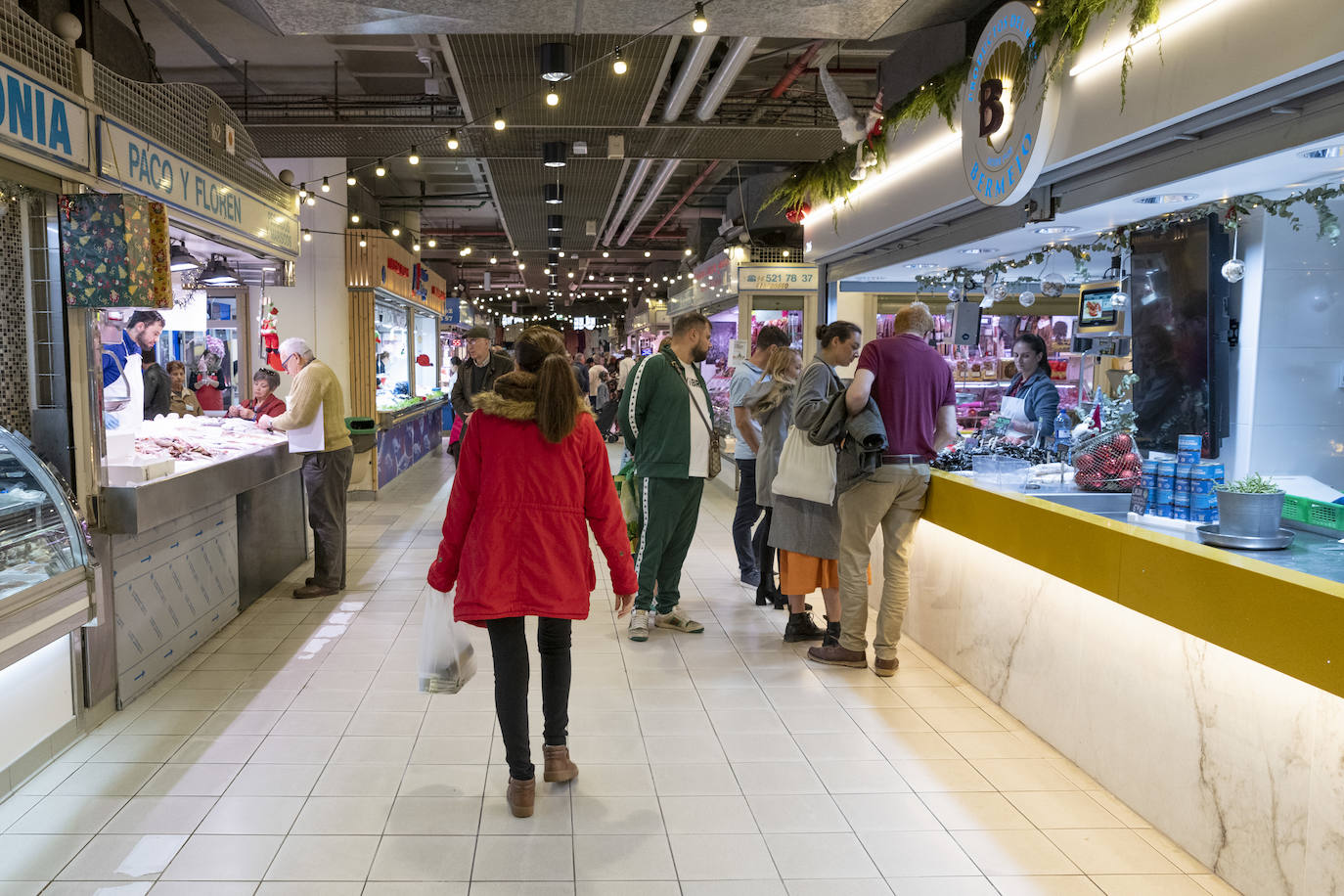 Fotos: El Mercado Central de Alicante se viste de Navidad