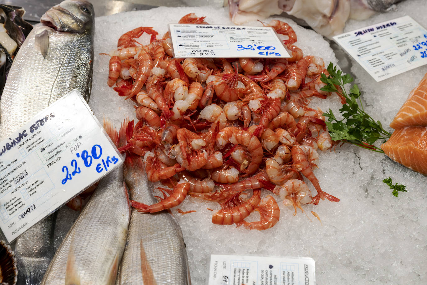 Fotos: El Mercado Central de Alicante se viste de Navidad