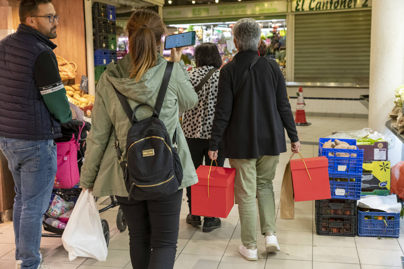 Fotos: El Mercado Central de Alicante se viste de Navidad