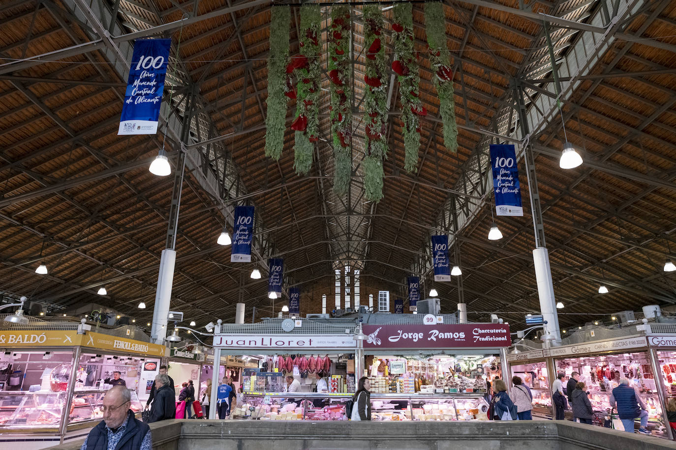 Fotos: El Mercado Central de Alicante se viste de Navidad