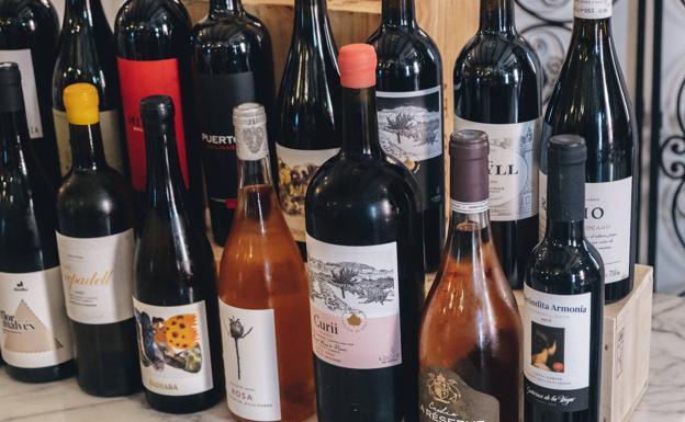 Botellas de vino alicantino 
