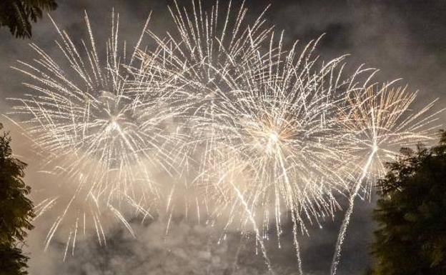 El Ayuntamiento recupera el castillo de fuegos del 15 de agosto para el Día de Cantó