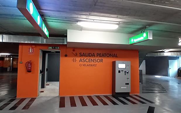 Una de las salidas del estacionamiento.