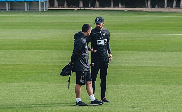 Pablo Machín, durante un entrenamiento del Elche 